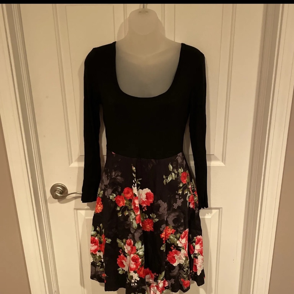 HUHOT Sz S Scoop Neck LS STRETCHY TOP FLORAL SKIRT Dress GUC B88
